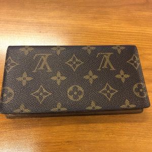 Louis Vuitton Monogram Checkbook Cover